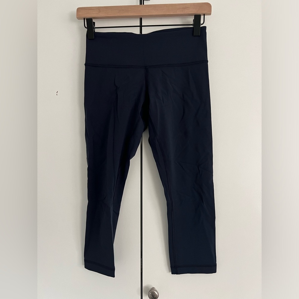 Lululemon navy cropped leggings